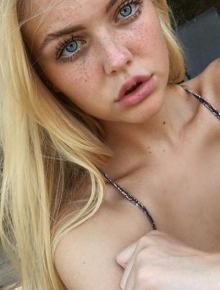 Sexy Girls With Freckles (24 Photos)